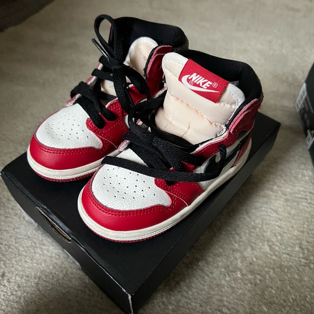 Air Jordan Retro 1 High OG Chicago